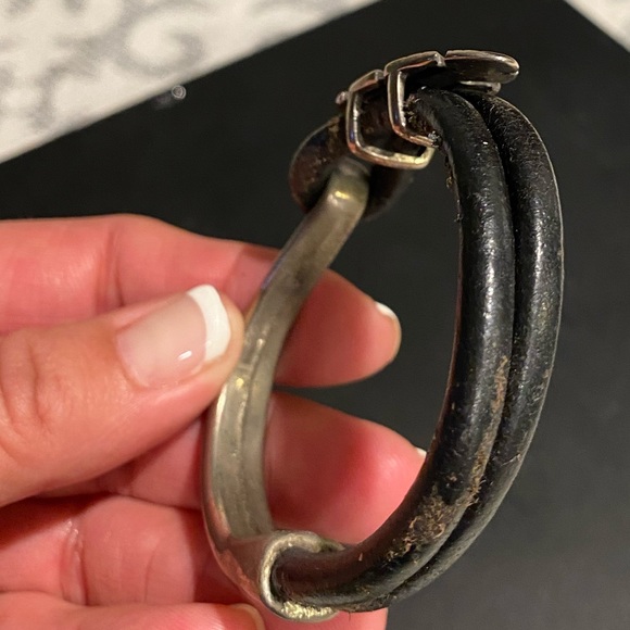 Artisan Crafted Leather & Silver Feather Bracelet. - Picture 5 of 10